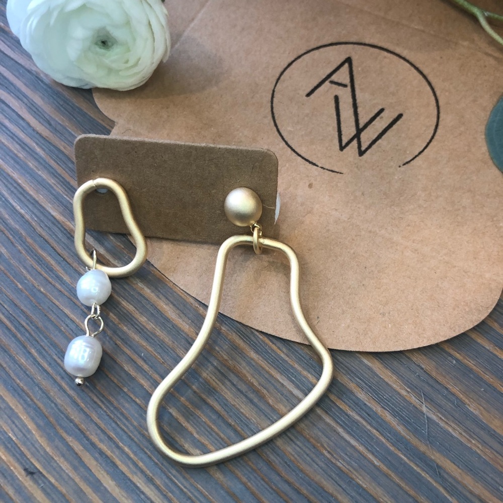 Fresh water pearl earrings